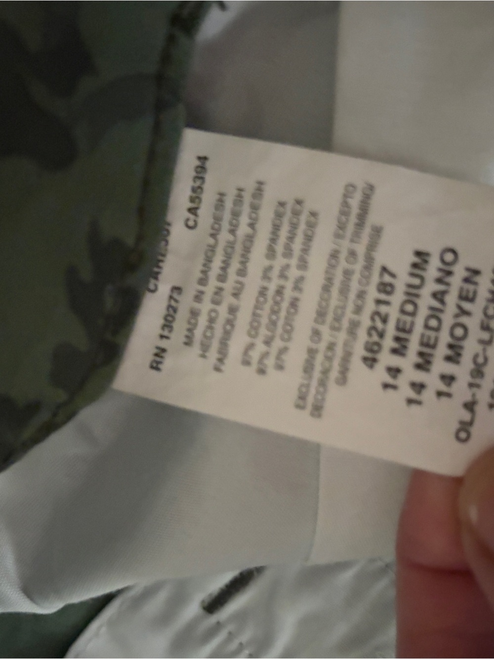 Great condition Lee women’s size 14 mid rise Green Camo Floral Shorts. So cool - Picture 8 of 13